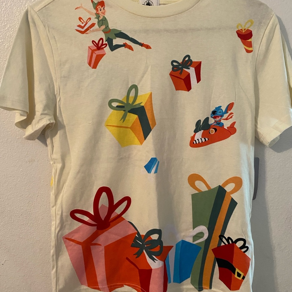 Kids/Youth Disney Christmas Shirt NWT